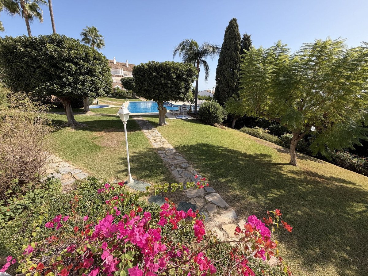 2 Bed Townhouse in El Paraiso