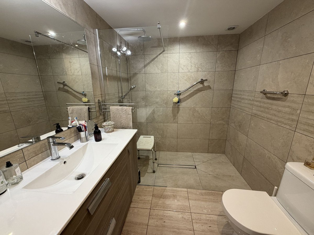2 Bed Townhouse in El Paraiso