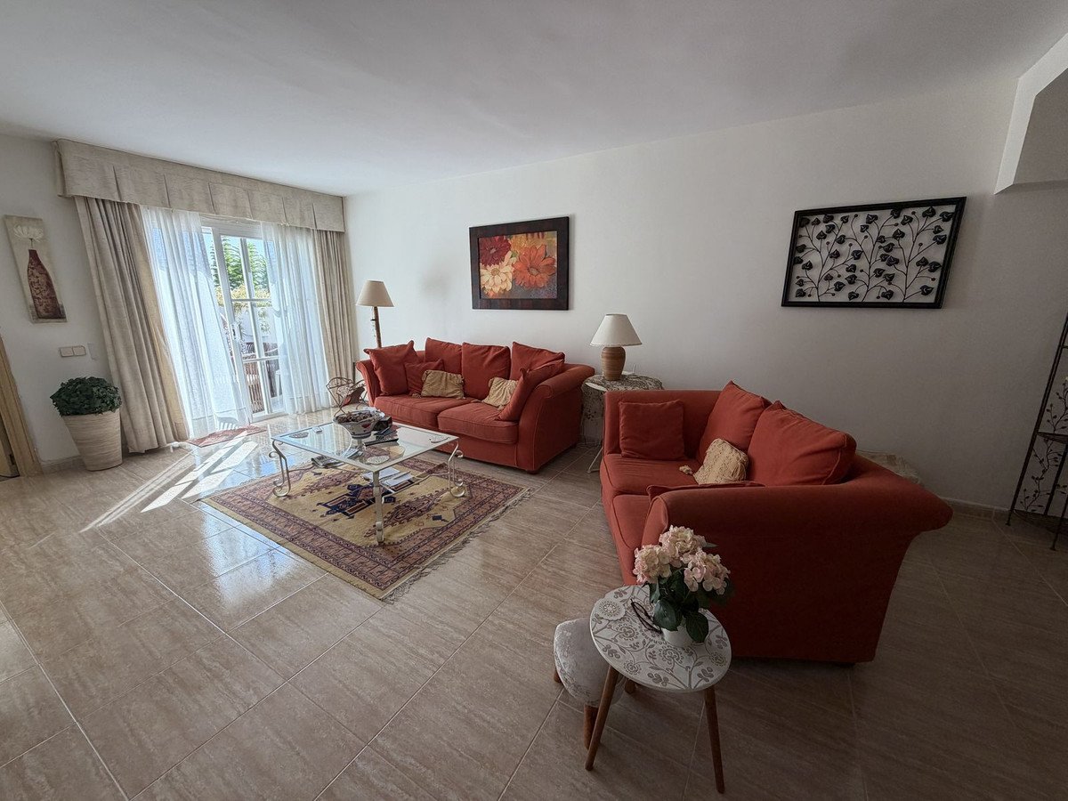 2 Bed Townhouse in El Paraiso
