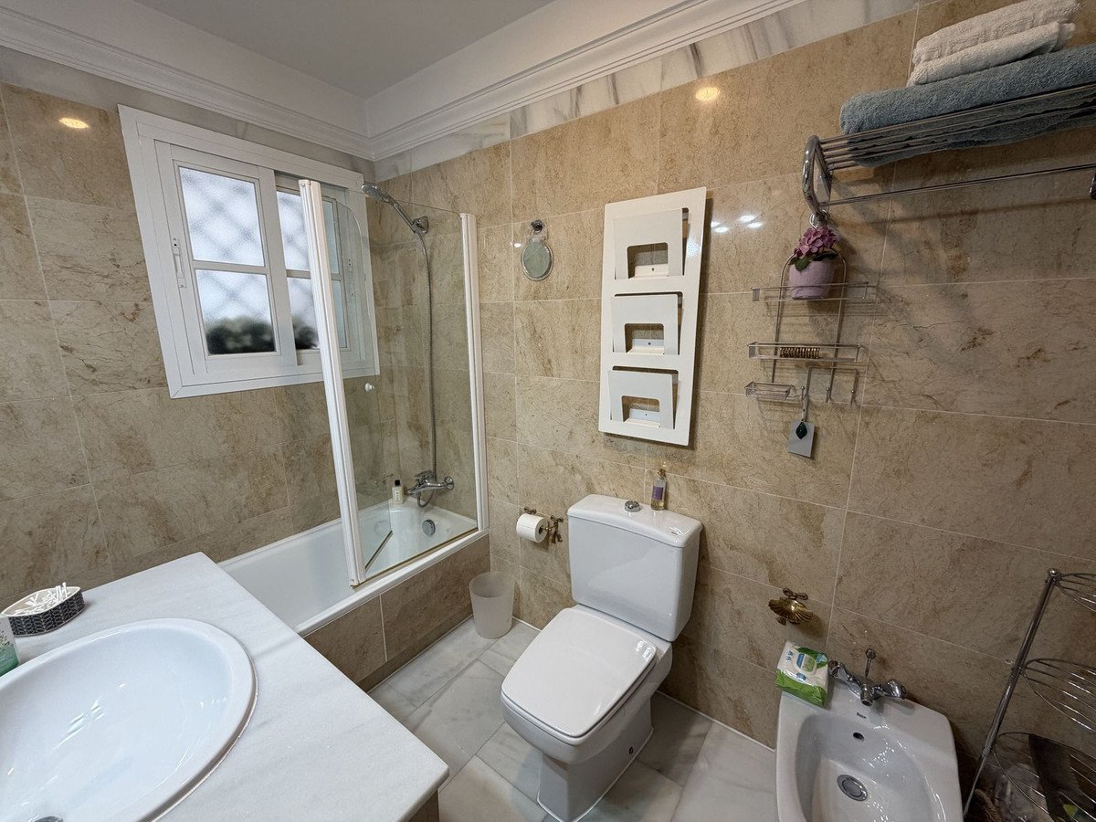 2 Bed Townhouse in El Paraiso