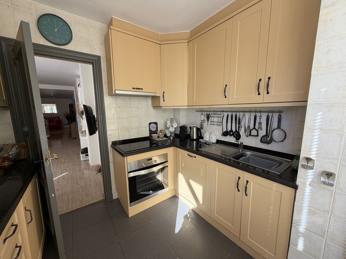 2 Bed Townhouse in El Paraiso