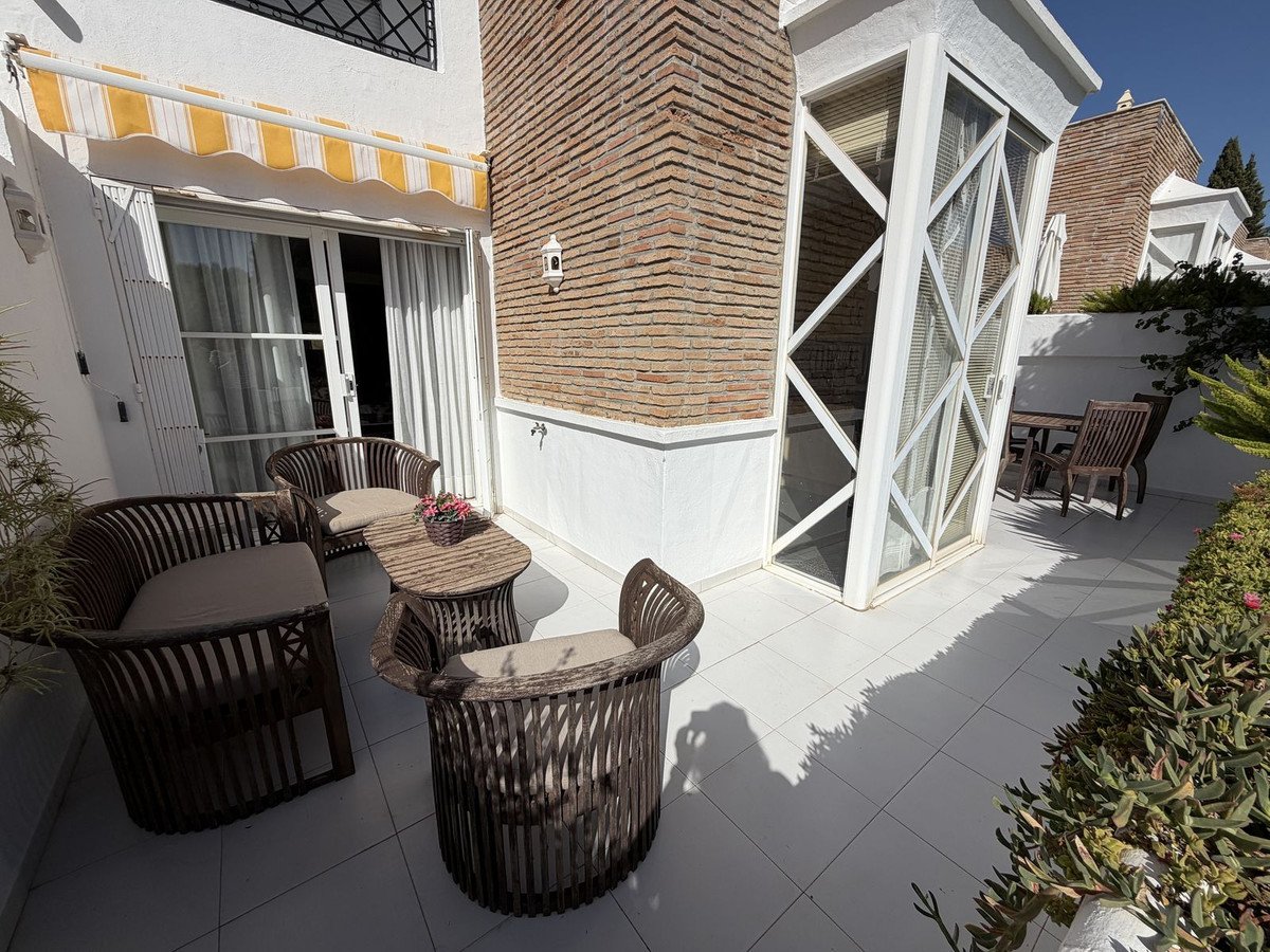2 Bed Townhouse in El Paraiso