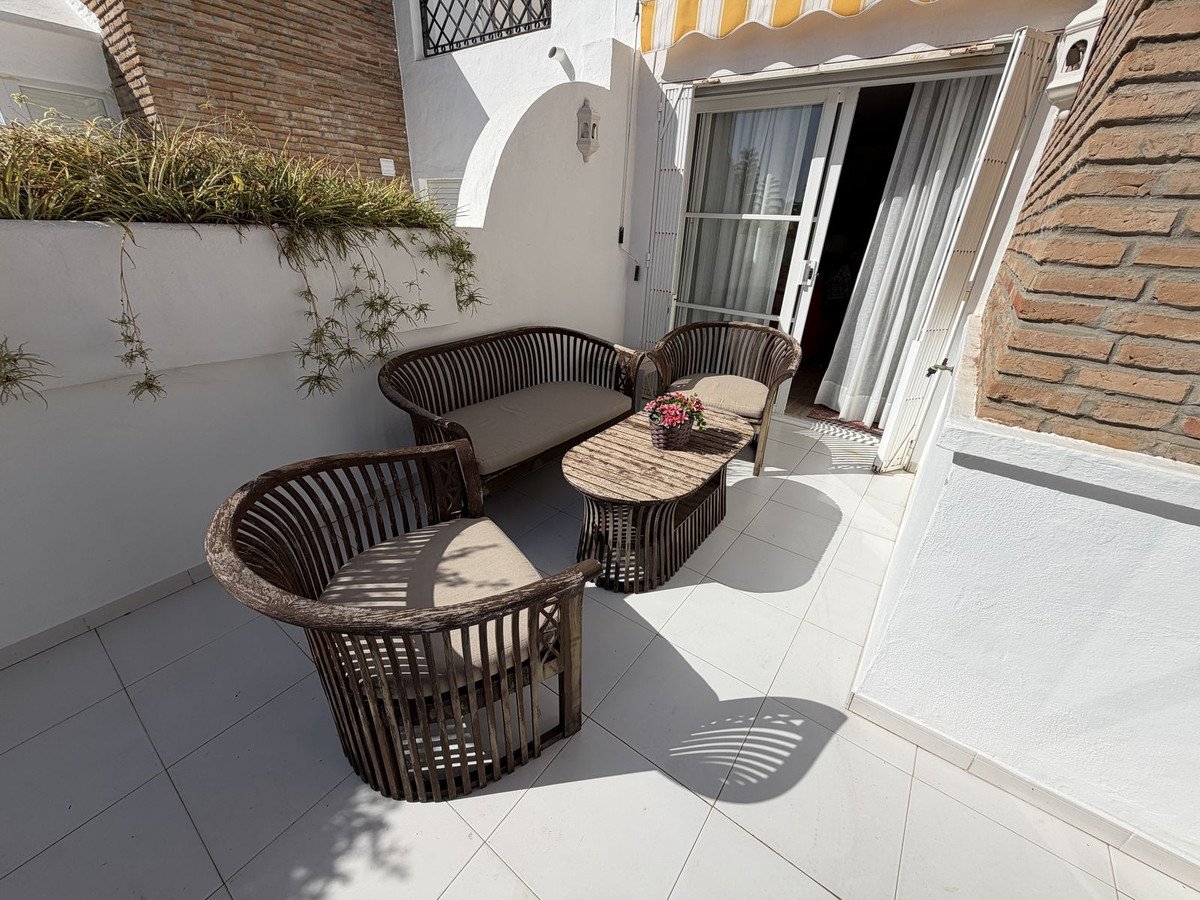 2 Bed Townhouse in El Paraiso