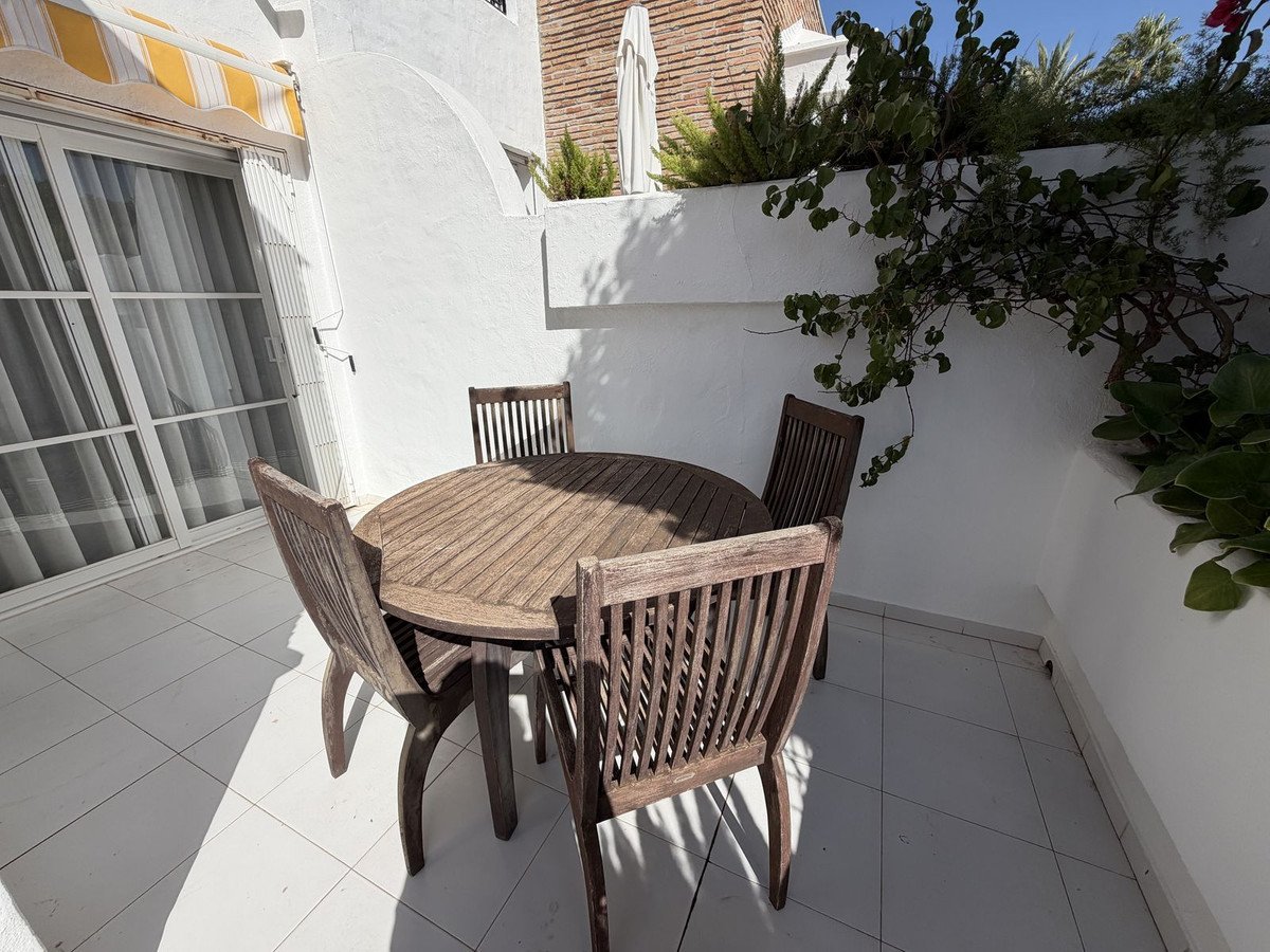2 Bed Townhouse in El Paraiso