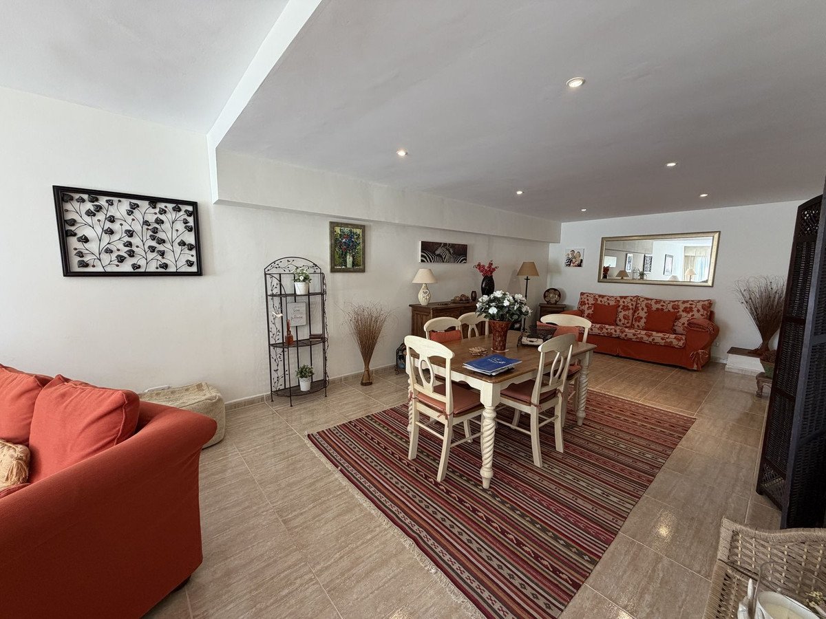 2 Bed Townhouse in El Paraiso