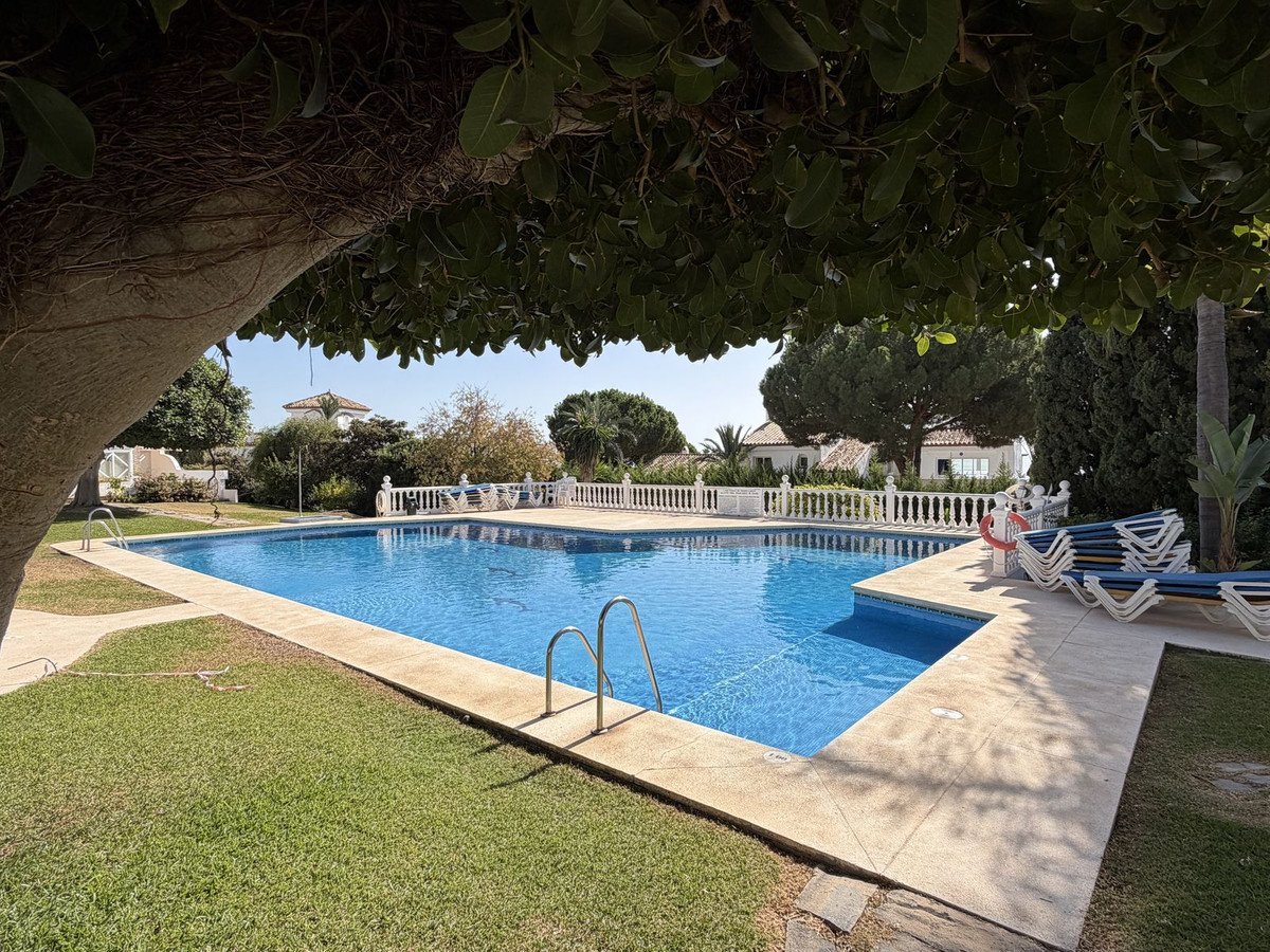 2 Bed Townhouse in El Paraiso