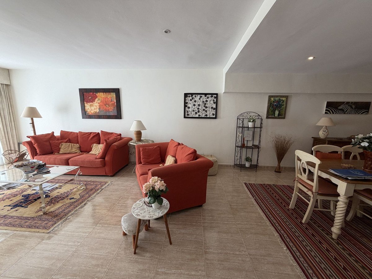 2 Bed Townhouse in El Paraiso