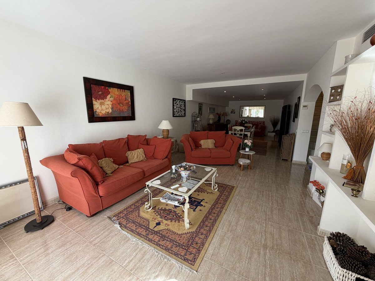 2 Bed Townhouse in El Paraiso