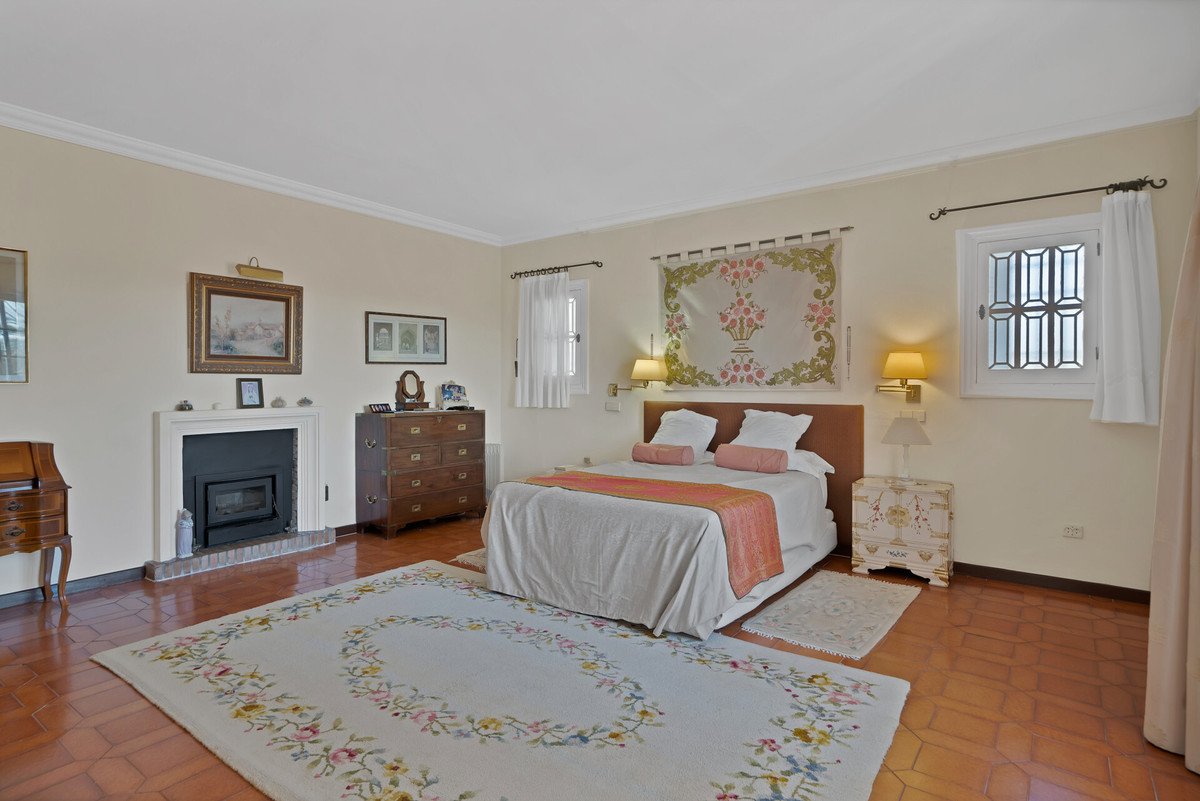 6 Bed Detached Villa in Las Brisas