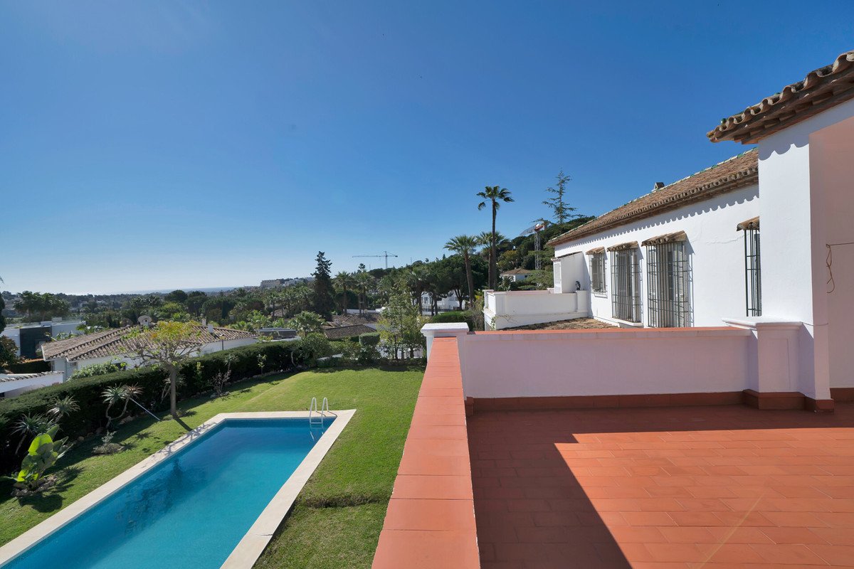 6 Bed Detached Villa in Las Brisas