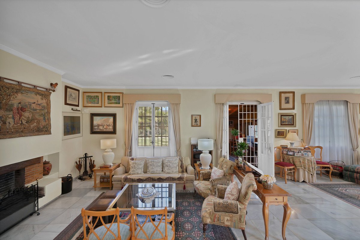 6 Bed Detached Villa in Las Brisas
