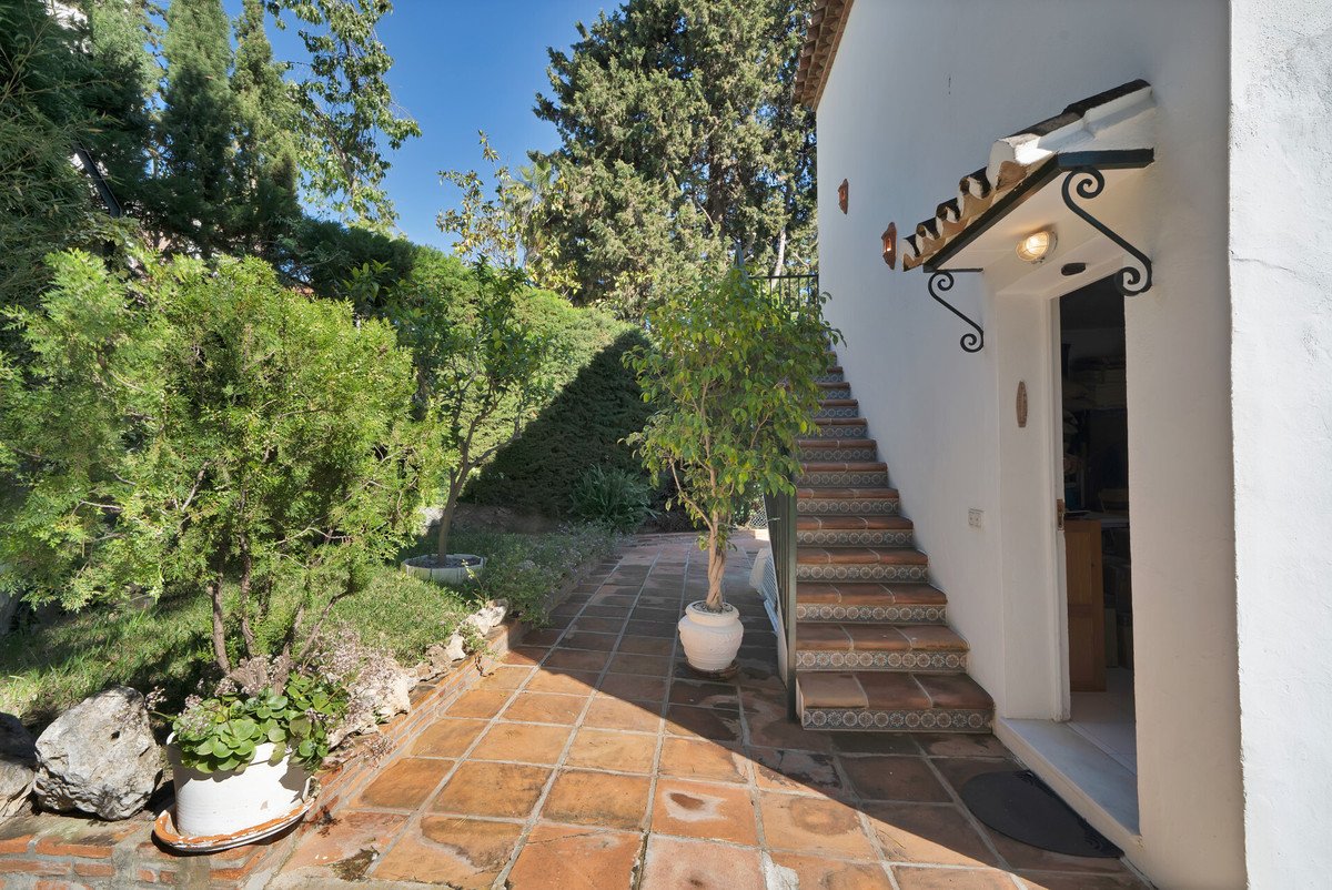 6 Bed Detached Villa in Las Brisas