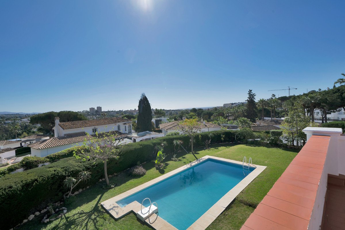 6 Bed Detached Villa in Las Brisas
