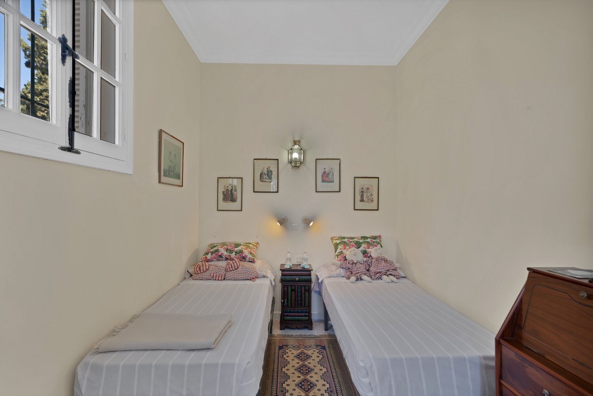 6 Bed Detached Villa in Las Brisas
