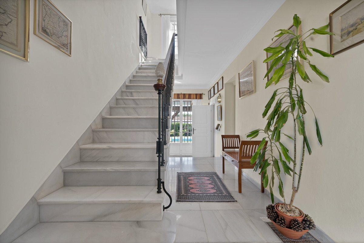 6 Bed Detached Villa in Las Brisas