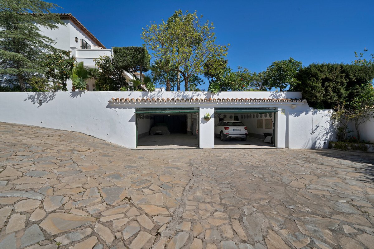 6 Bed Detached Villa in Las Brisas