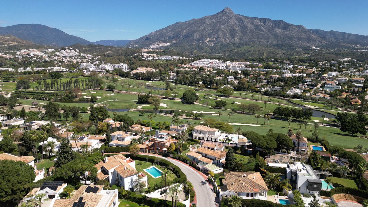6 Bed Detached Villa in Las Brisas