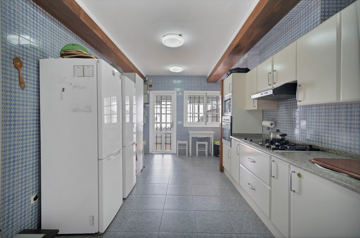 6 Bed Detached Villa in Las Brisas
