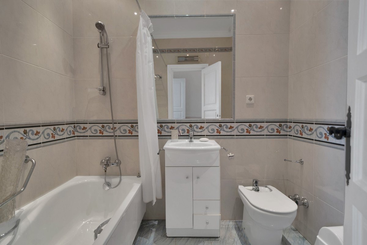6 Bed Detached Villa in Las Brisas