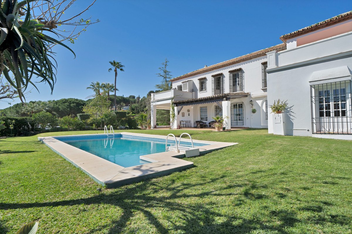 6 Bed Detached Villa in Las Brisas