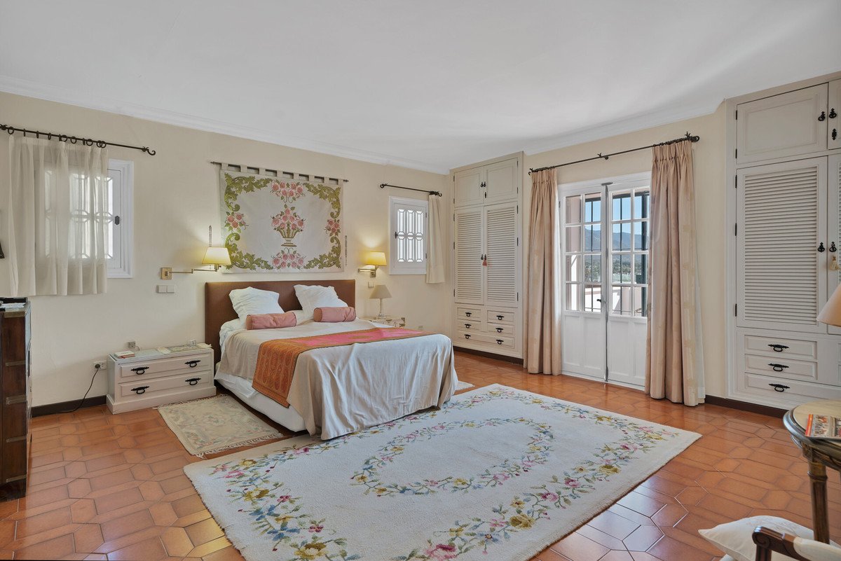 6 Bed Detached Villa in Las Brisas