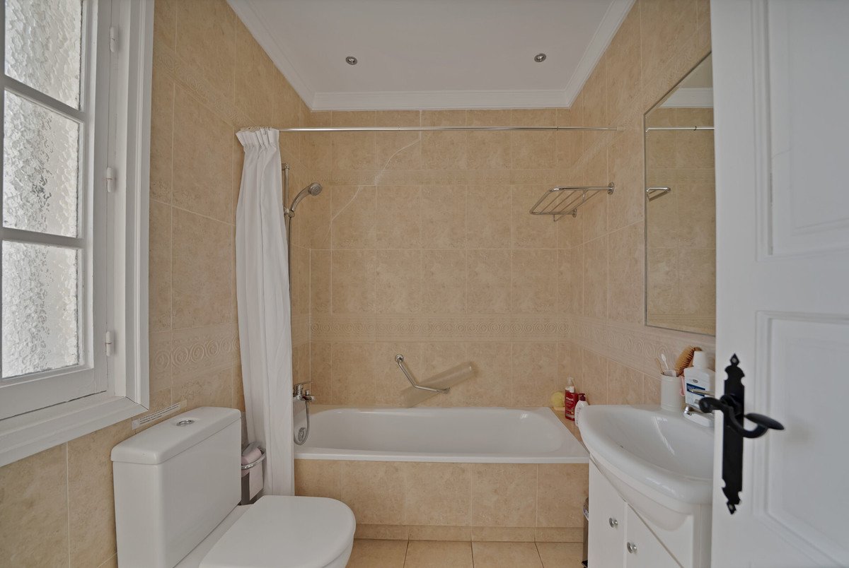 6 Bed Detached Villa in Las Brisas