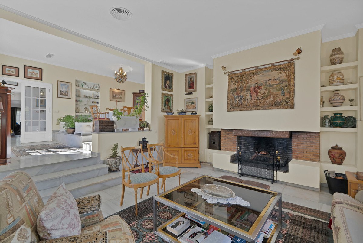 6 Bed Detached Villa in Las Brisas