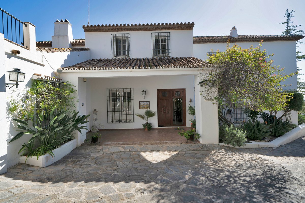 6 Bed Detached Villa in Las Brisas