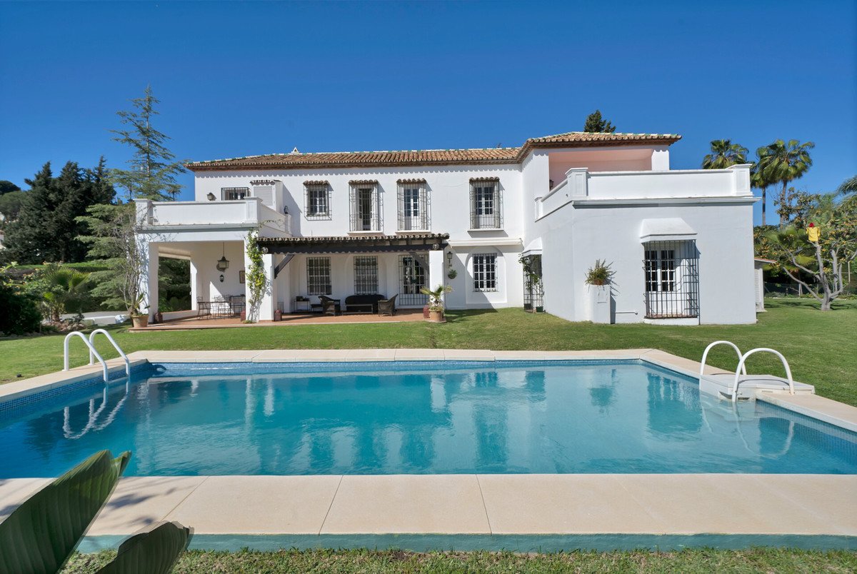 6 Bed Detached Villa in Las Brisas