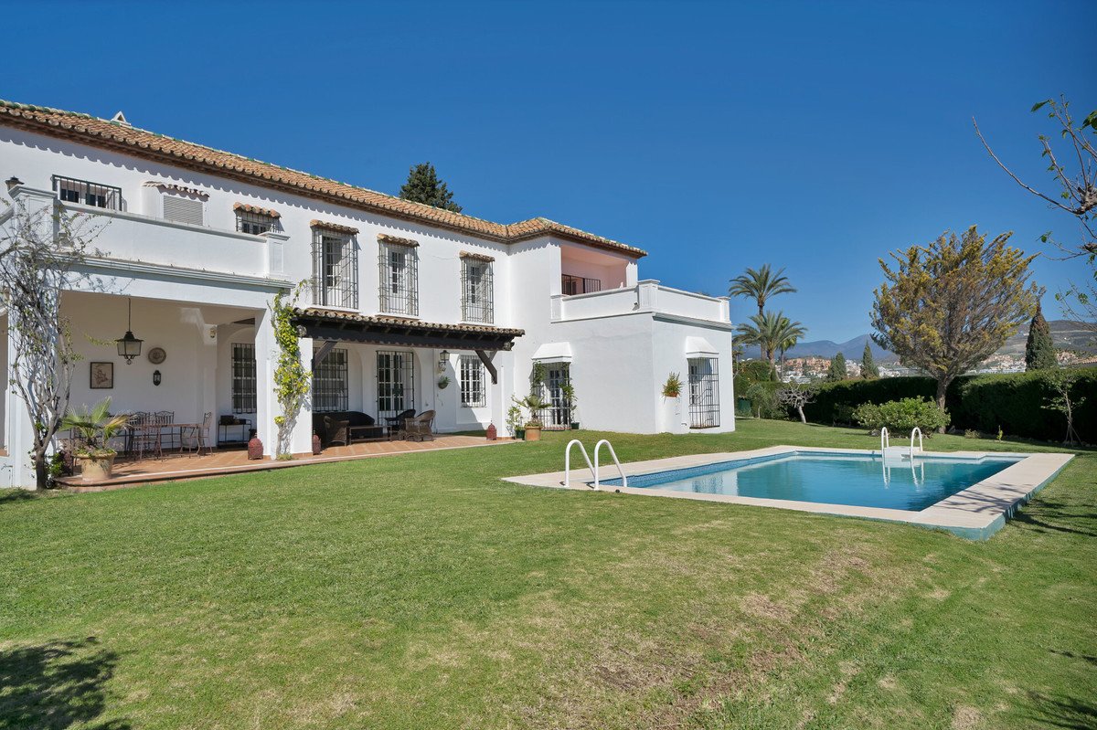 6 Bed Detached Villa in Las Brisas
