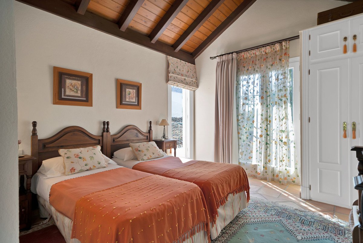 6 Bed Detached Villa in Las Brisas