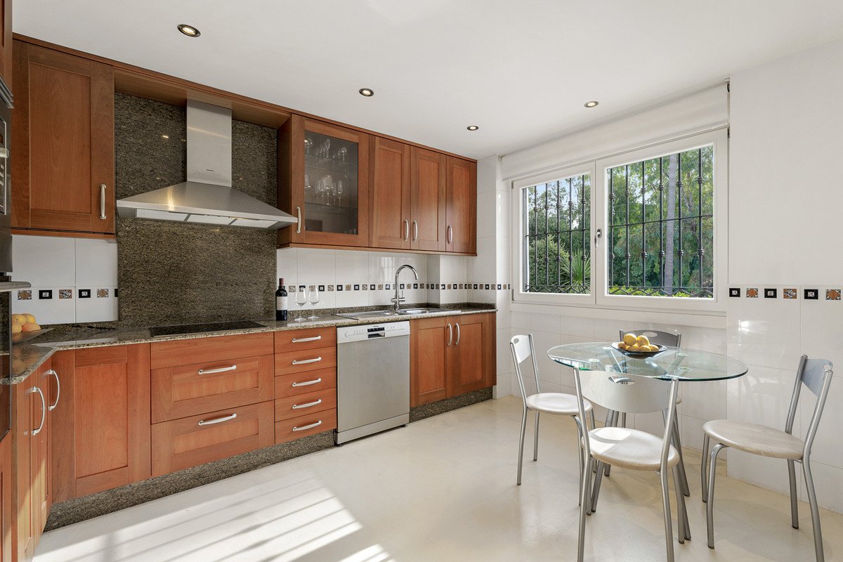 3 Bed Semi-Detached House in The Golden Mile