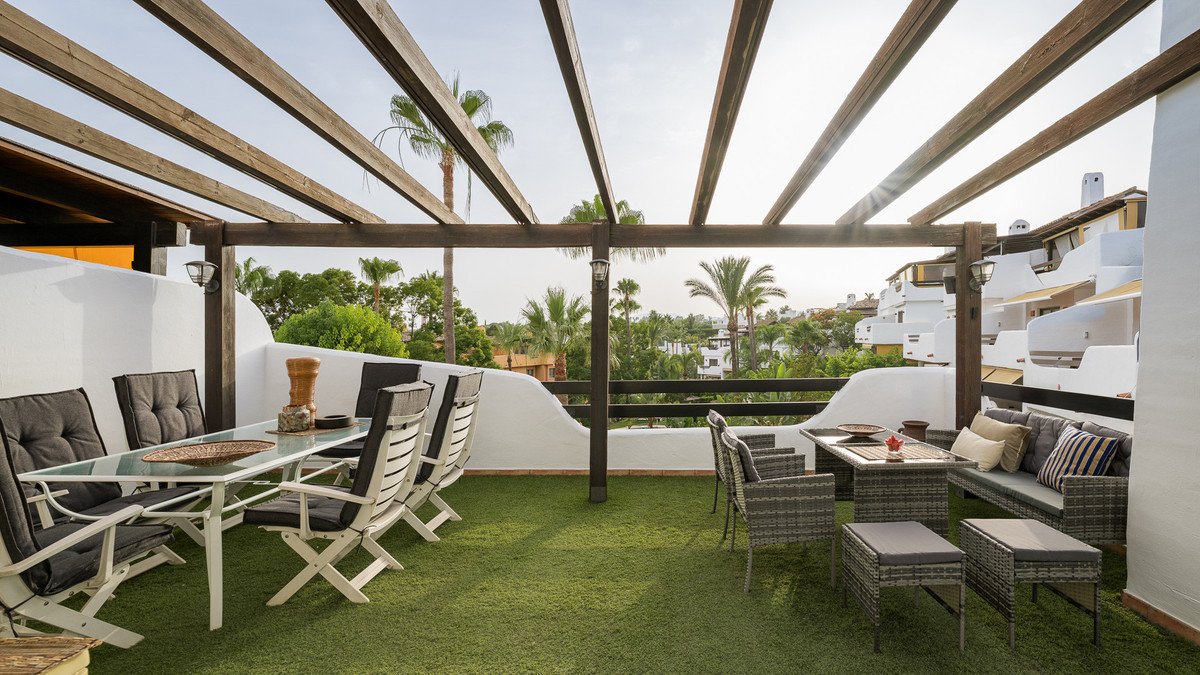3 Bed Semi-Detached House in The Golden Mile