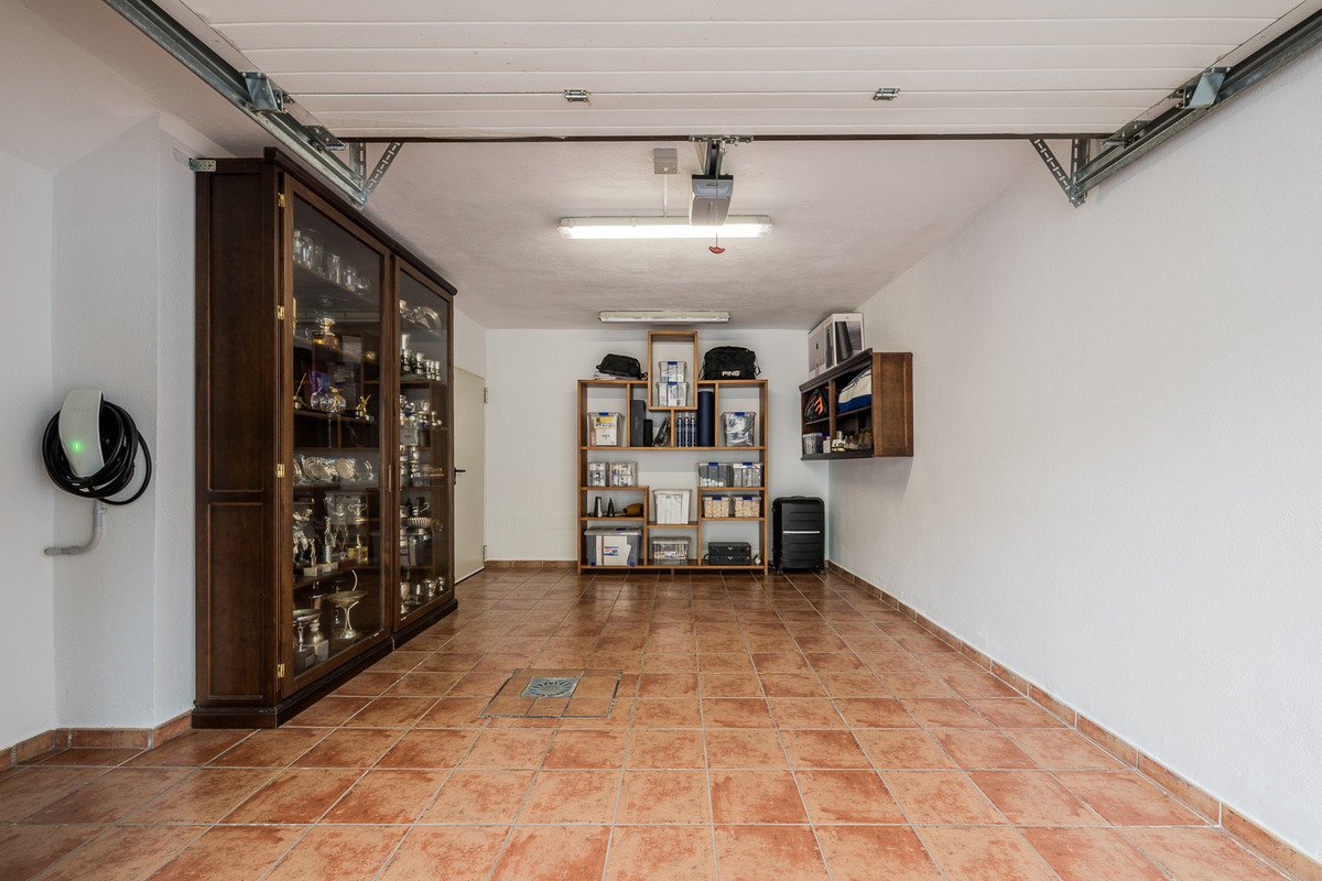 3 Bed Semi-Detached House in The Golden Mile