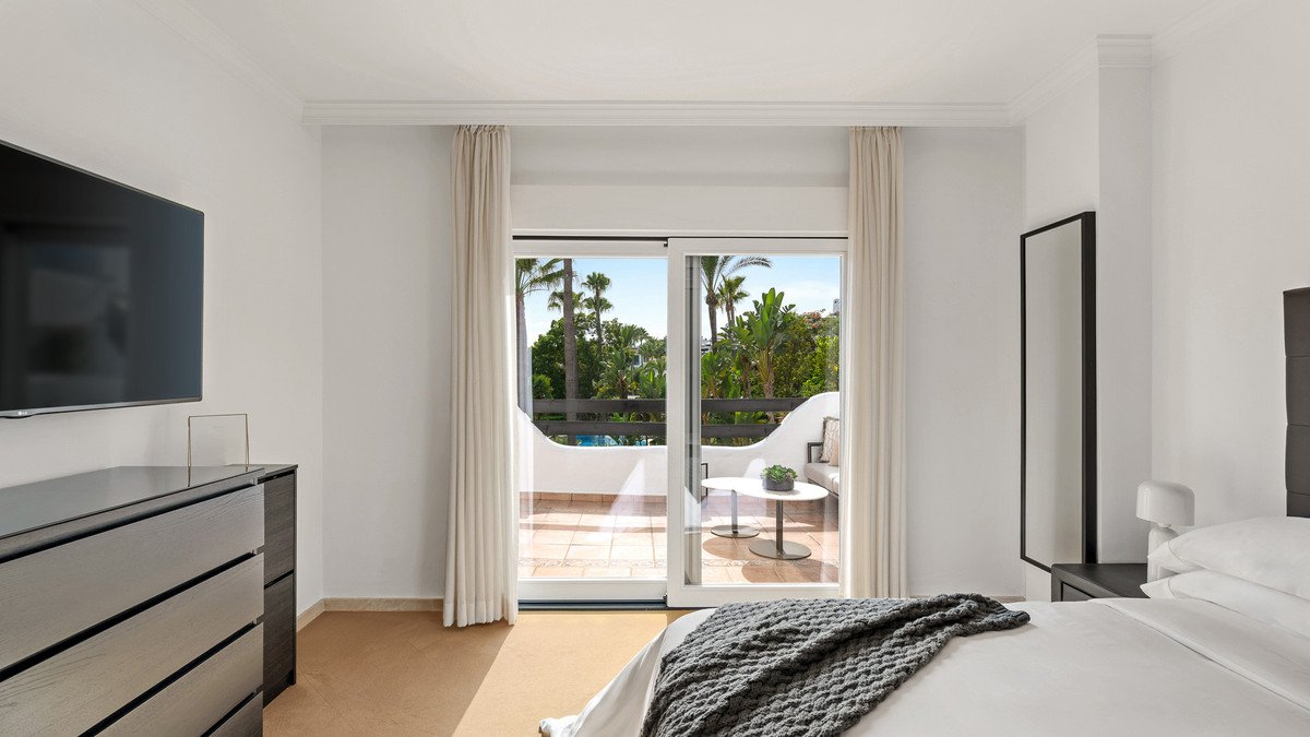 3 Bed Semi-Detached House in The Golden Mile