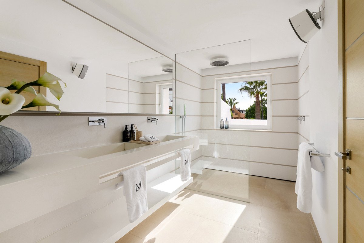 3 Bed Semi-Detached House in The Golden Mile