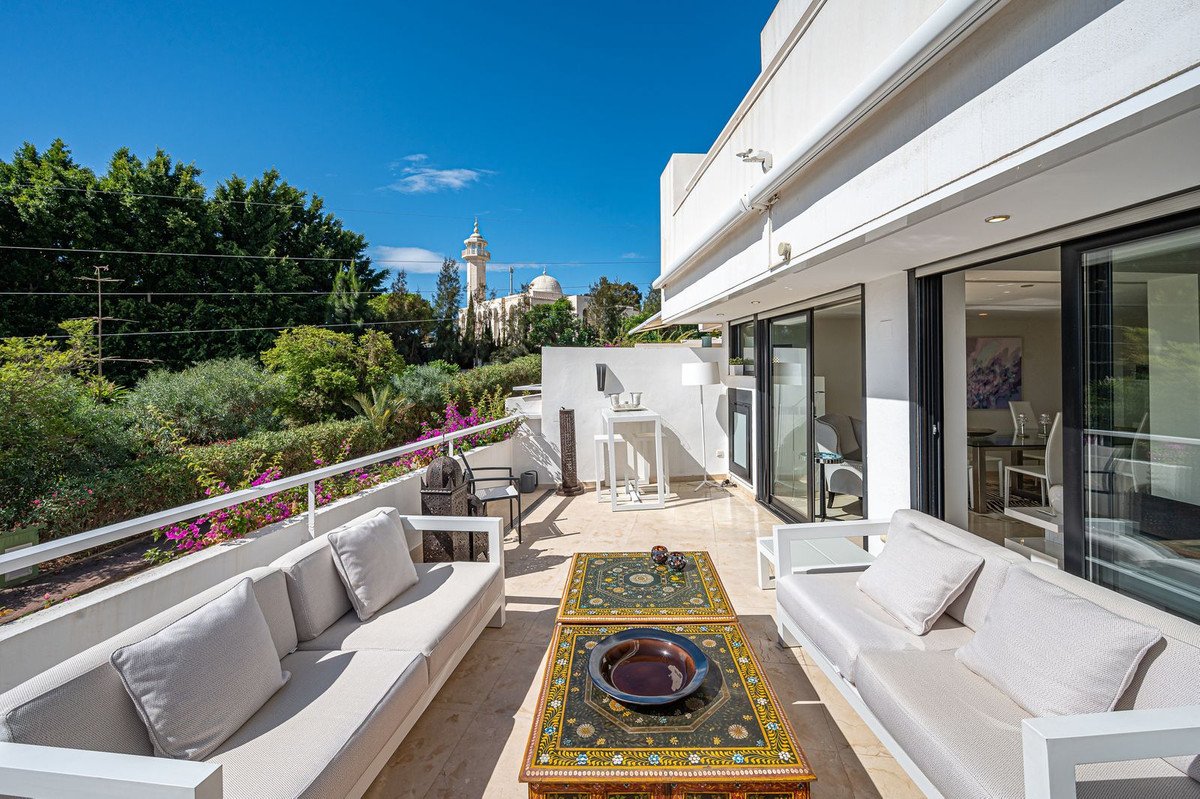 7 Bed Townhouse in The Golden Mile