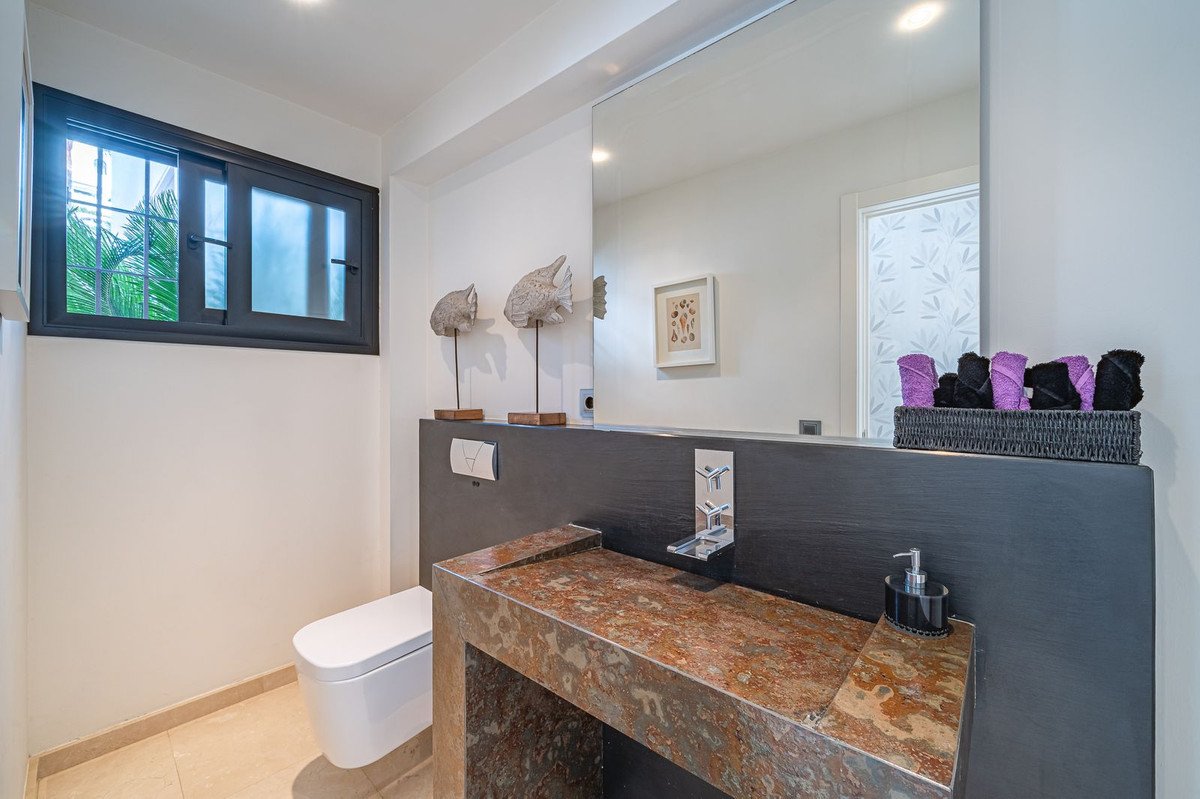 7 Bed Townhouse in The Golden Mile