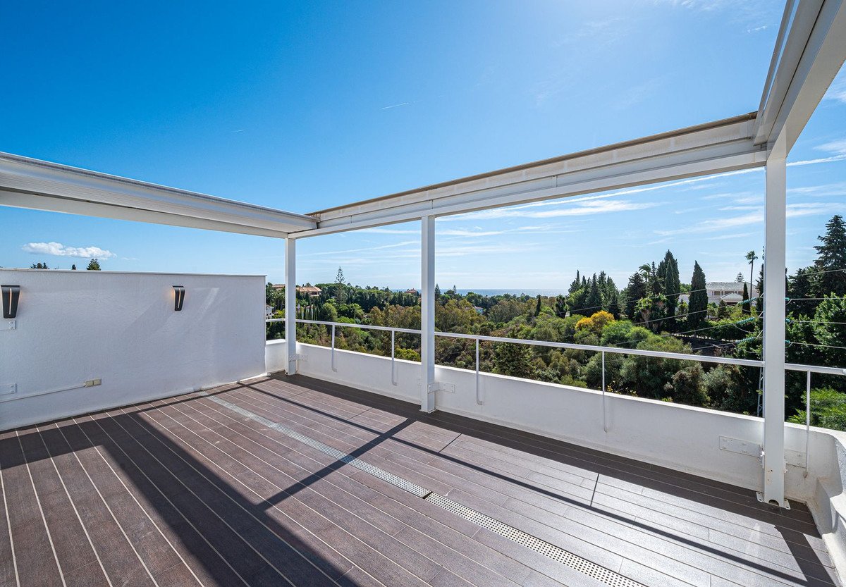 7 Bed Townhouse in The Golden Mile