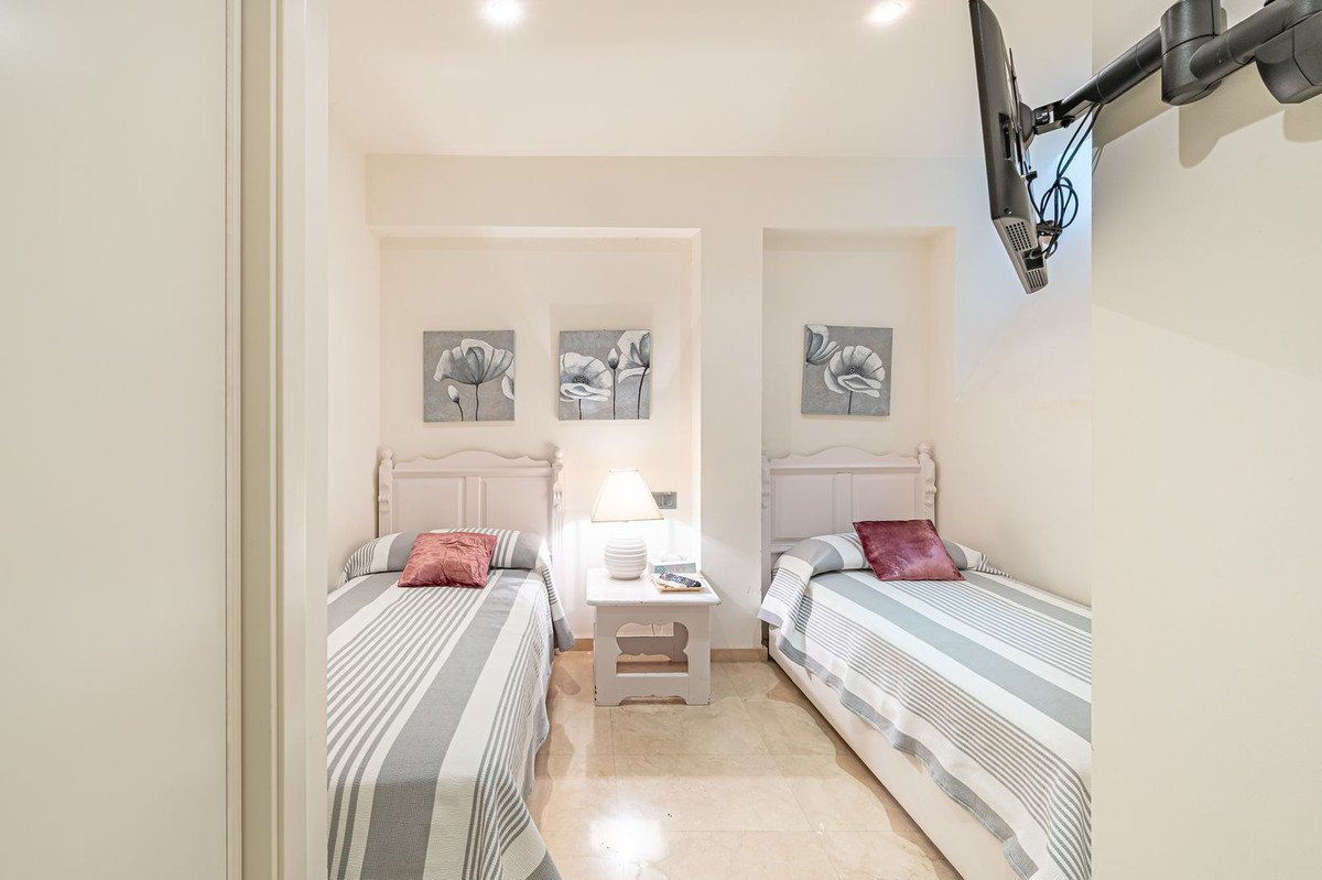 7 Bed Townhouse in The Golden Mile