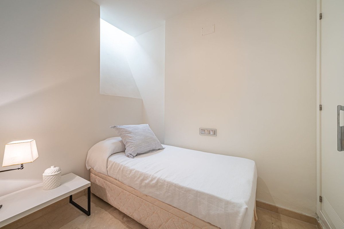 7 Bed Townhouse in The Golden Mile