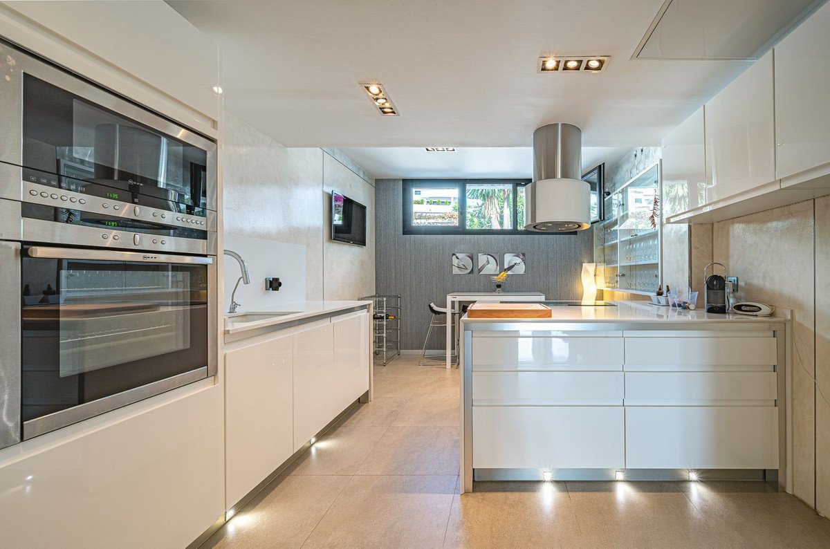 7 Bed Townhouse in The Golden Mile