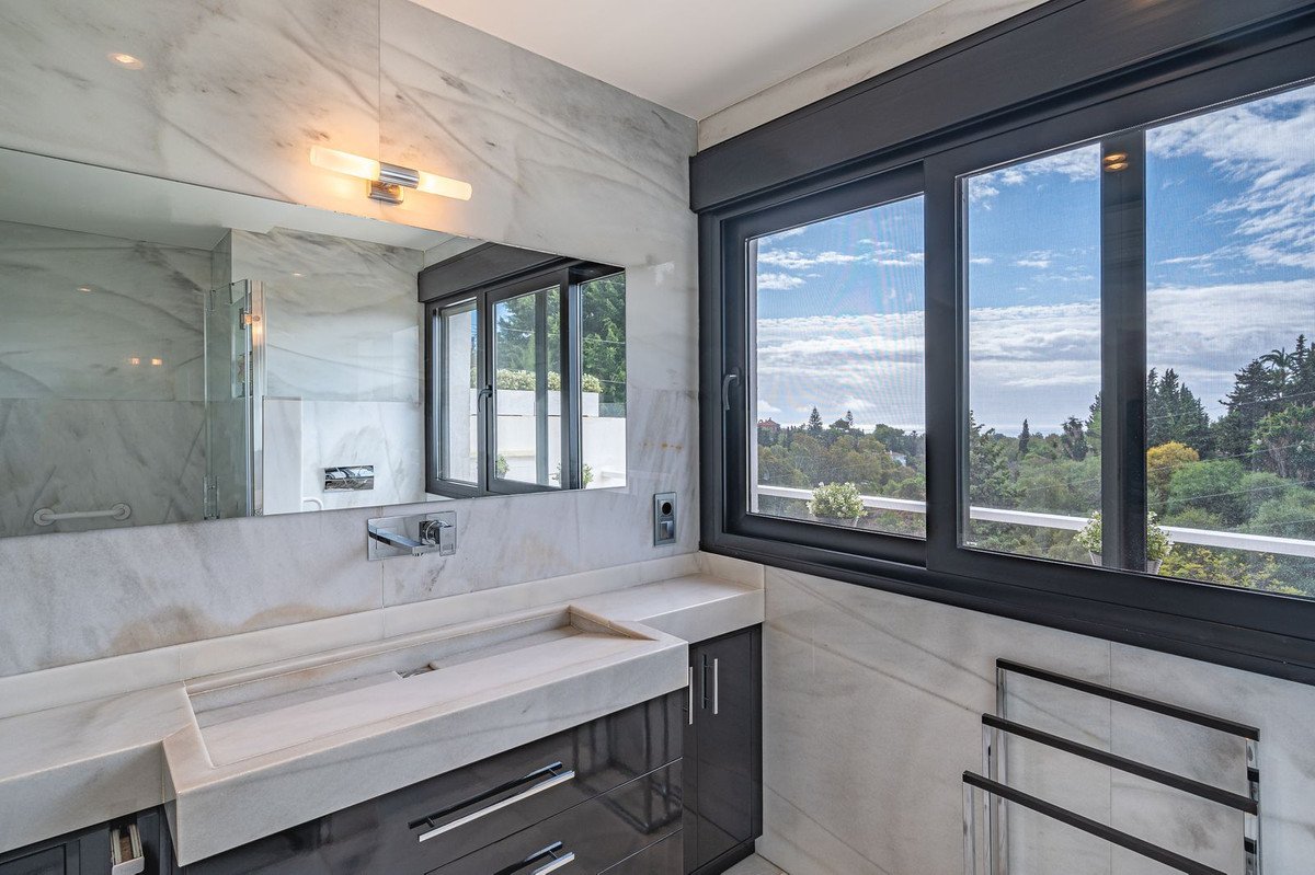 7 Bed Townhouse in The Golden Mile