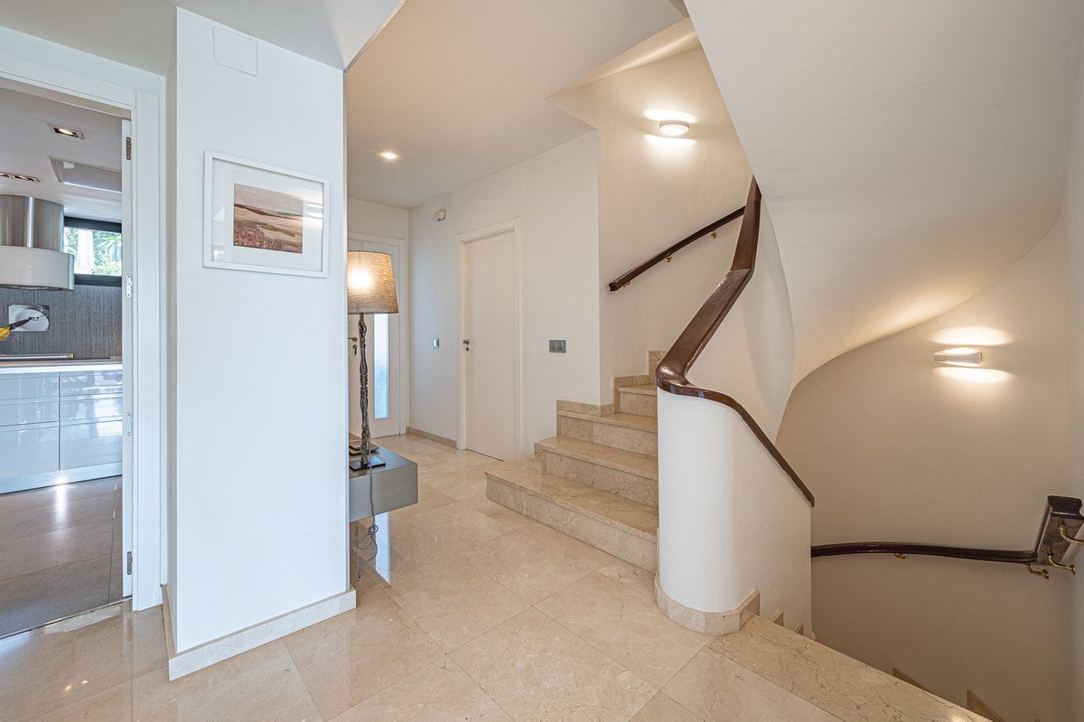 7 Bed Townhouse in The Golden Mile