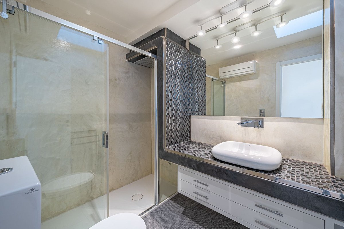 7 Bed Townhouse in The Golden Mile