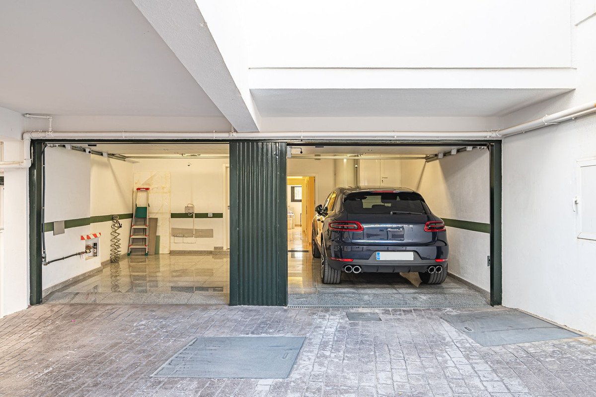 7 Bed Townhouse in The Golden Mile
