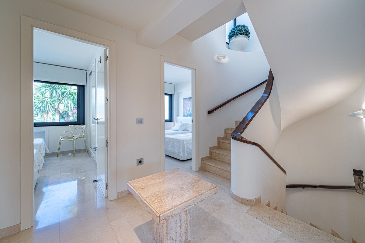 7 Bed Townhouse in The Golden Mile