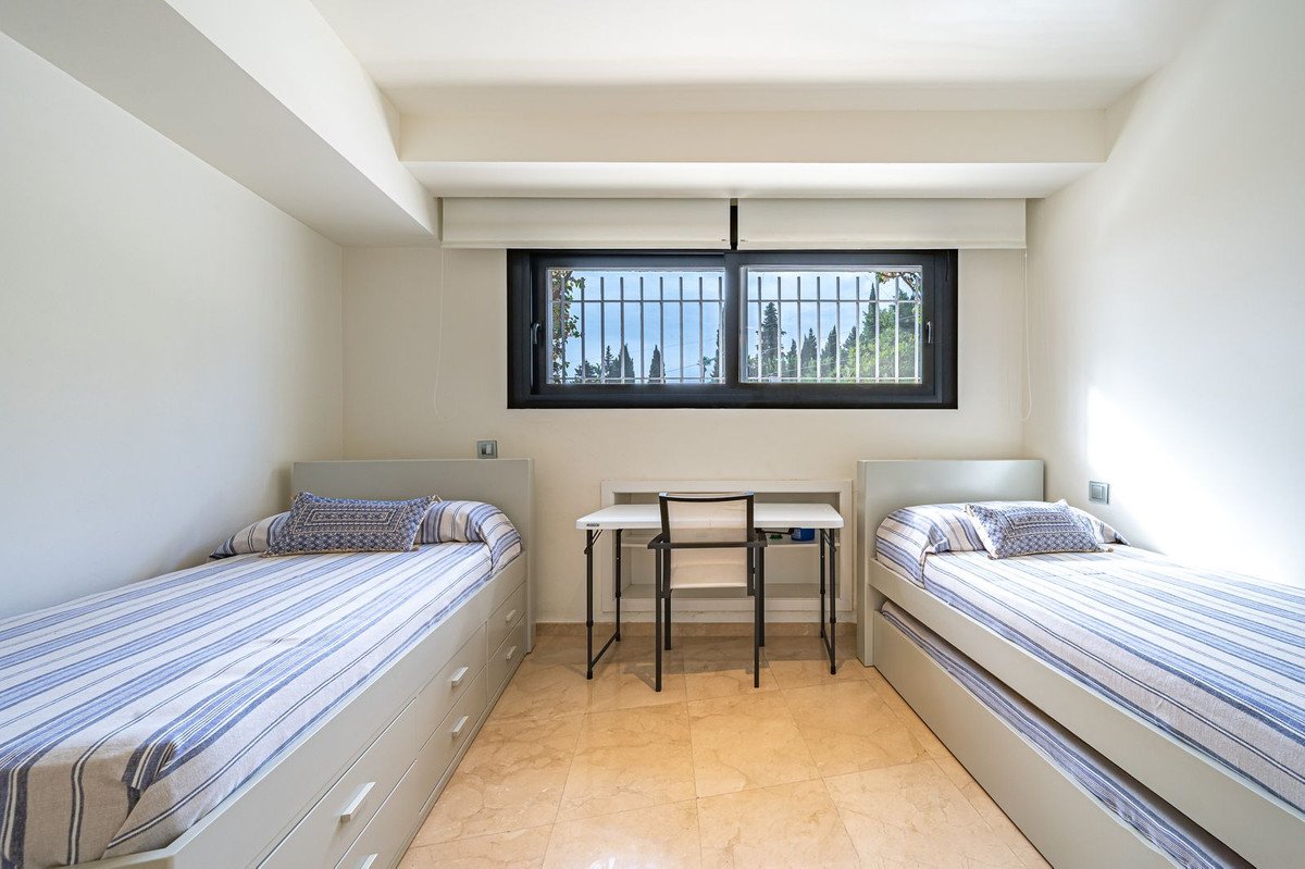 7 Bed Townhouse in The Golden Mile