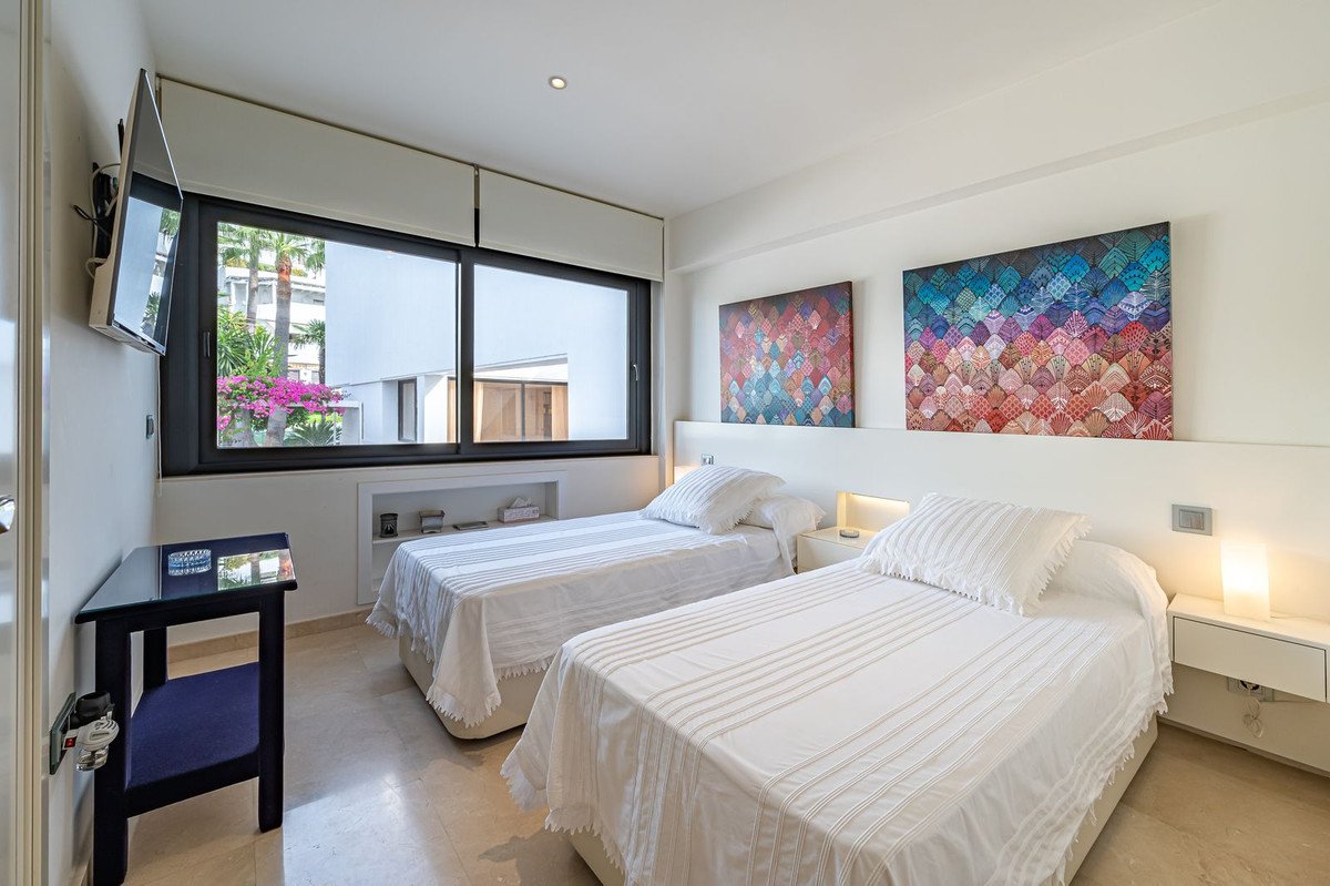 7 Bed Townhouse in The Golden Mile