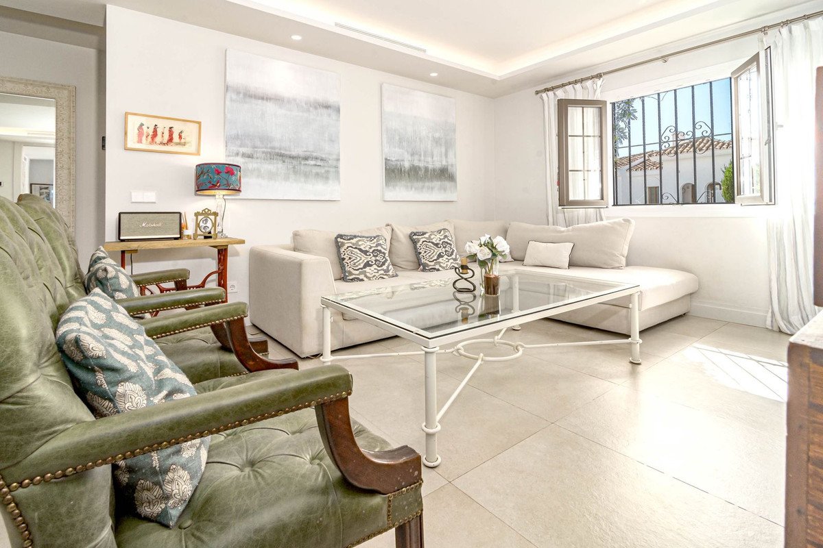 3 Bed Ground Floor Apartment in Nueva Andalucía